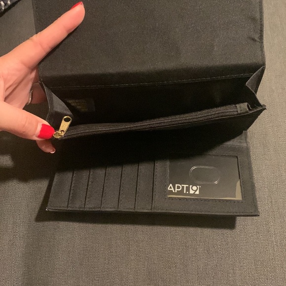 NWOT APT 9 wallet - Picture 4 of 7